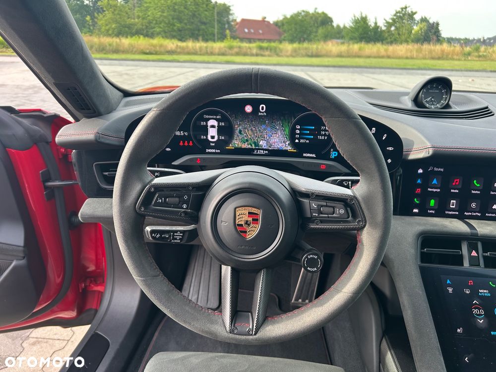 Porsche Taycan - 16