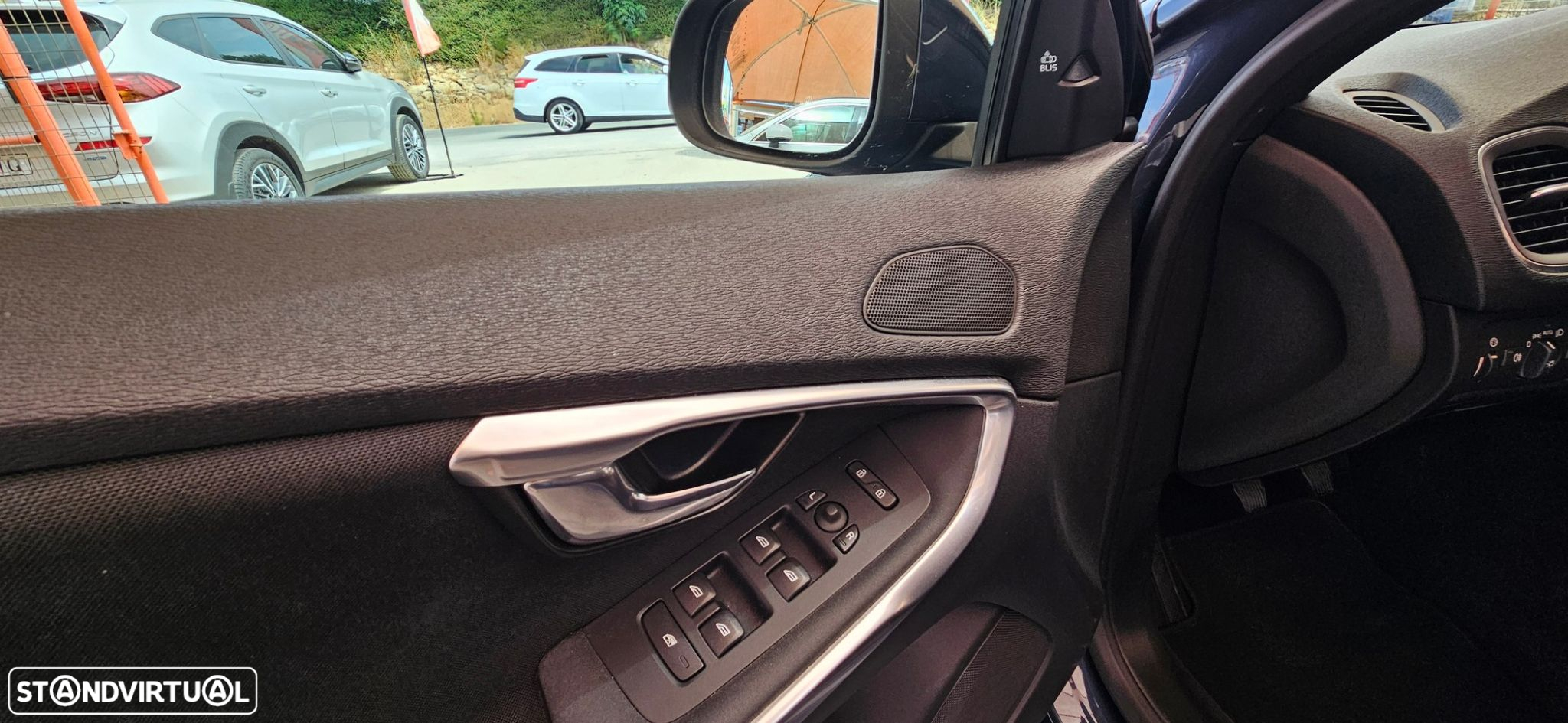 Volvo V40 2.0 D3 Momentum - 20