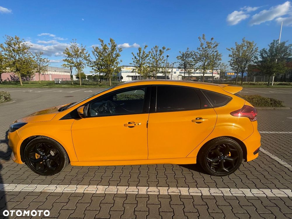 Ford Focus 2.0 EcoBoost ST - 12
