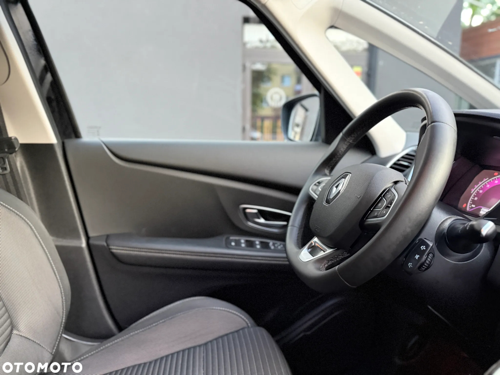 Renault Grand Scenic BLUE dCi 120 EDC BUSINESS EDITION - 23