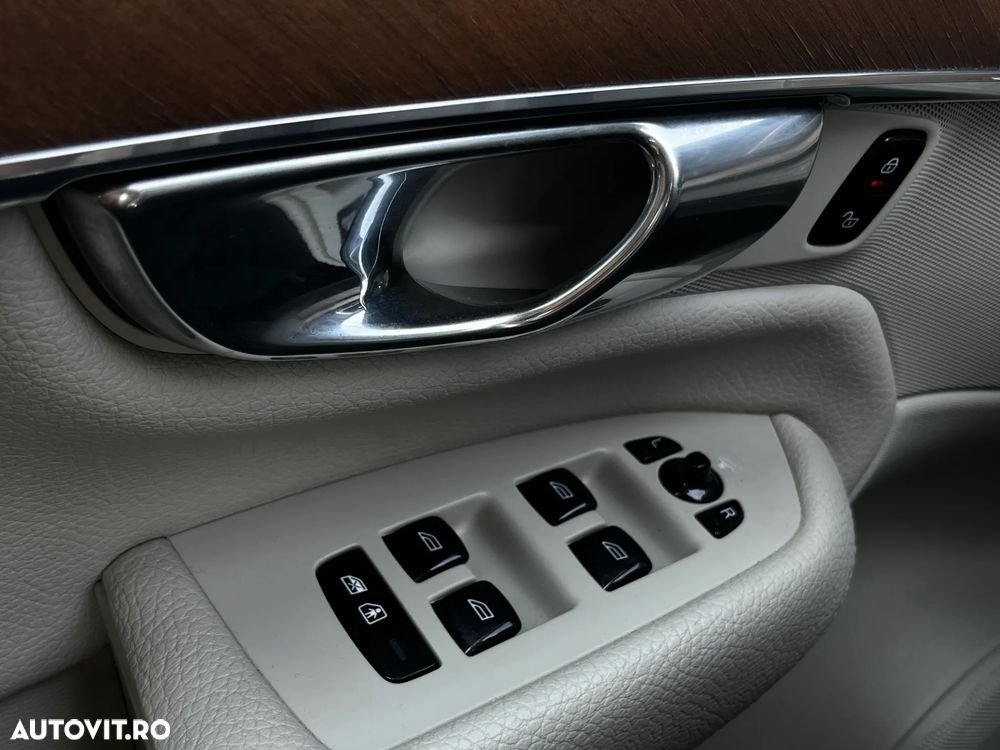 Volvo XC 90 - 25