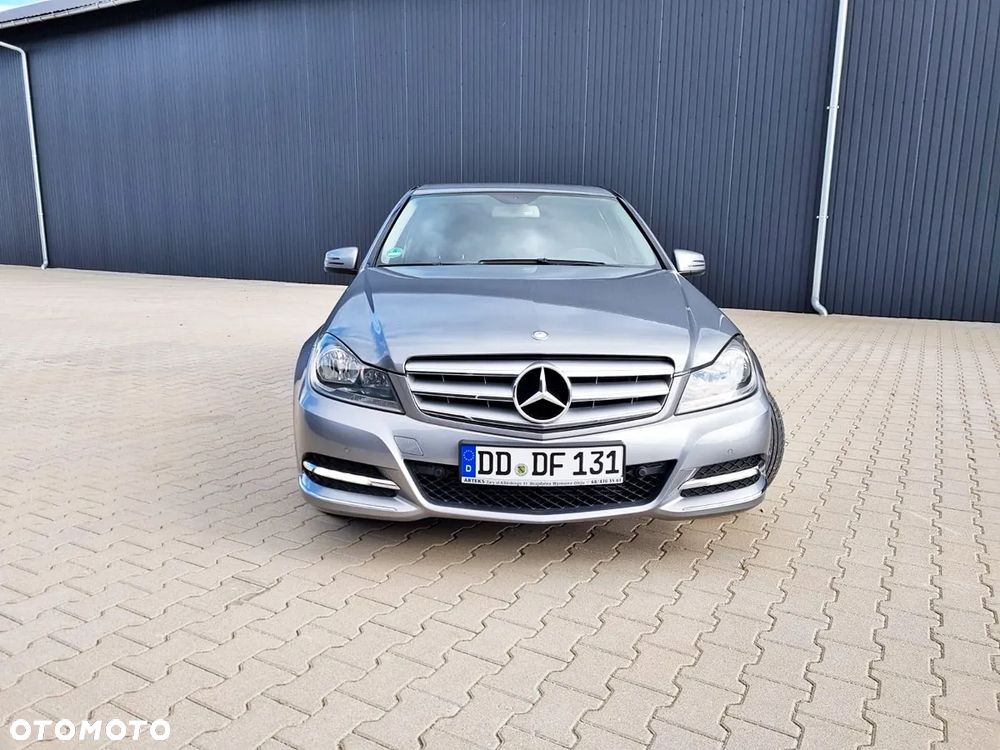 Mercedes-Benz Klasa C 180 BlueEFFICIENCY Elegance - 2