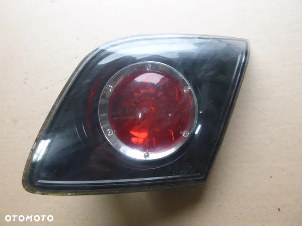 LAMPA PRAWY TYŁ PRAWA TYLNA W KLAPĘ MAZDA 3 LED BK 5D 06-09 HB LIFT