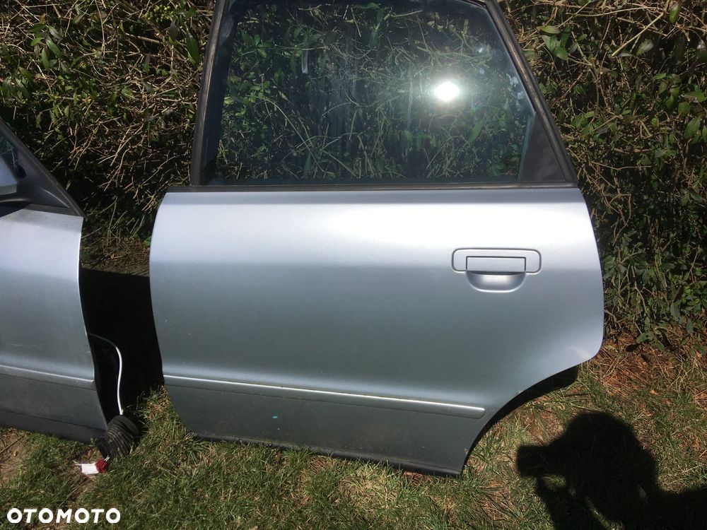 AUDI A4 B5 drzwi prawe przód LY7M srebrne - 2