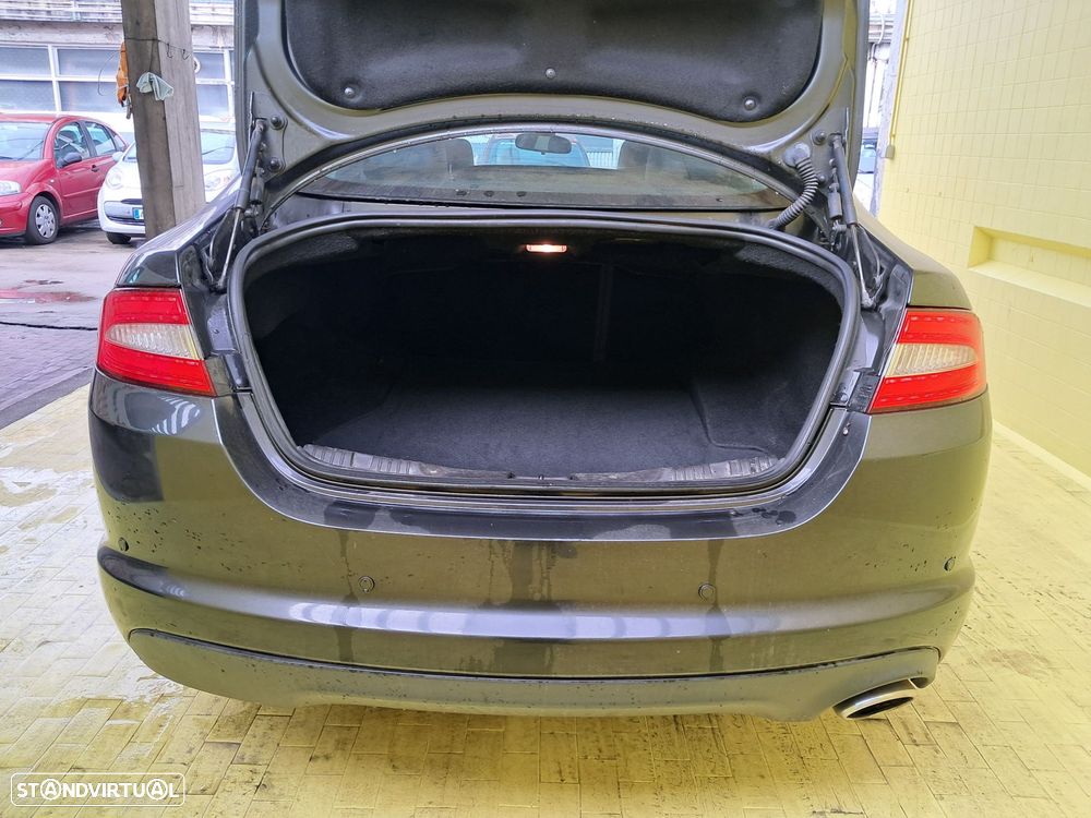 Jaguar XF 2.2 D Luxury - 2
