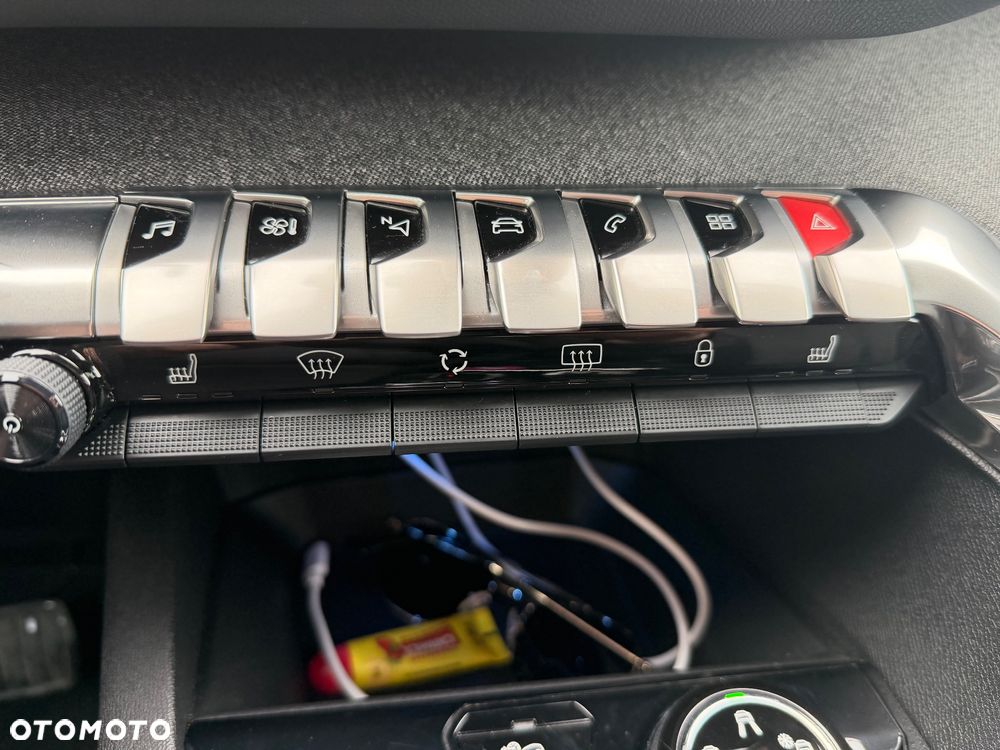 Peugeot 3008 1.2 PureTech Active S&S EAT6 - 24