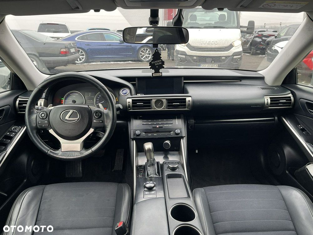 Lexus IS 300h Comfort - 8