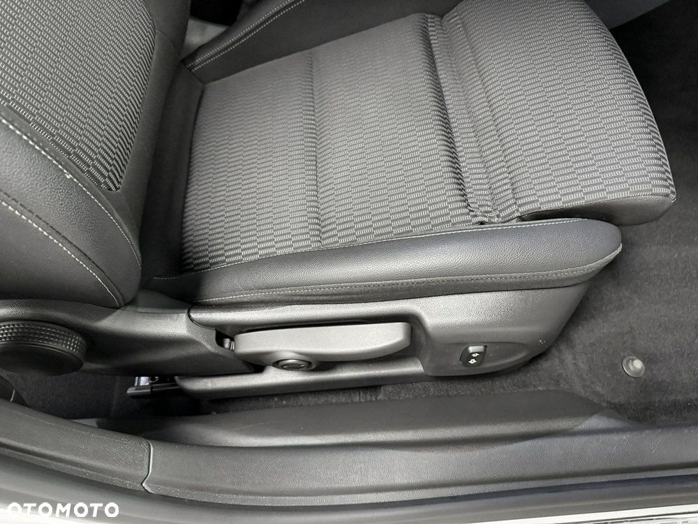 Opel Insignia - 25