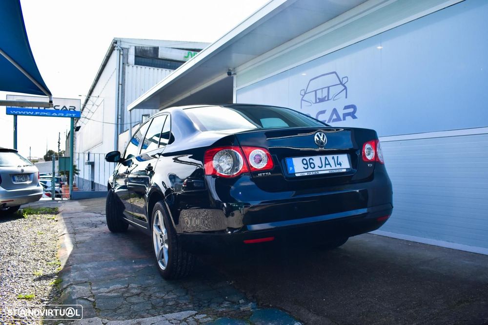 VW Jetta 1.6 TDi Highline - 4