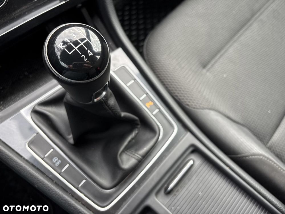 Volkswagen Golf - 15