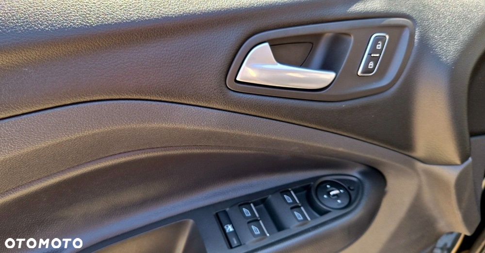 Ford Kuga - 24