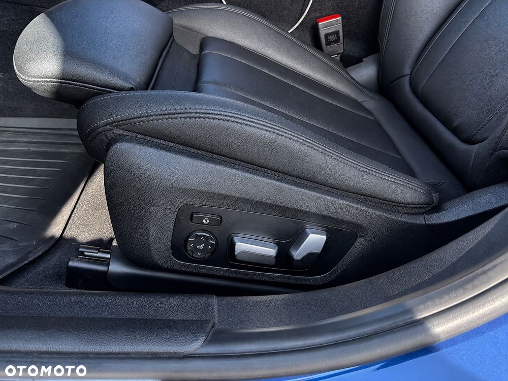 BMW Seria 3 330i xDrive - 14