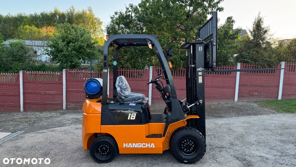 Hangcha 20 / rok 2017 / liczba godzin 2719 / udźwig 2000 kg / wolny skok / maszt triplex / pełna kabina /  przesuw boczny wideł / stan bardzo dobry / wózek widłowy / - 20