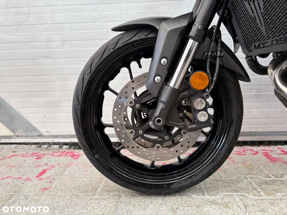 Yamaha MT - 19