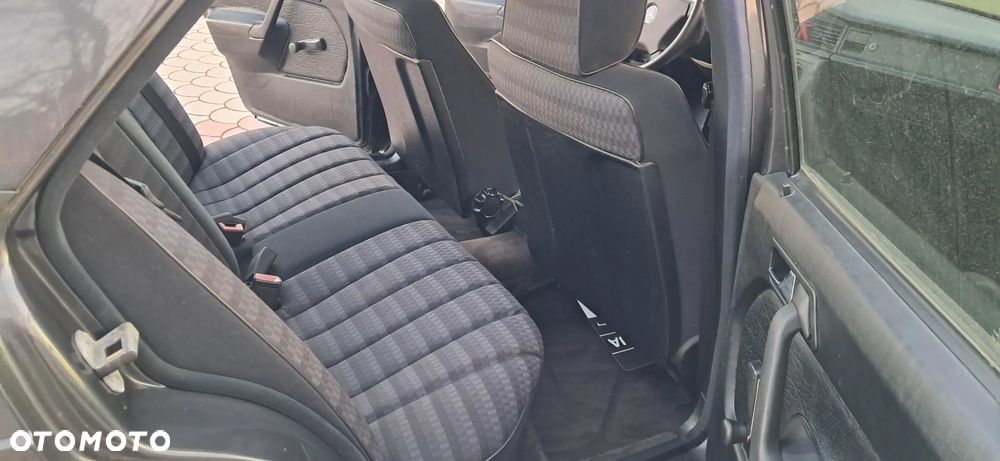 Mercedes-Benz W201 (190) - 25