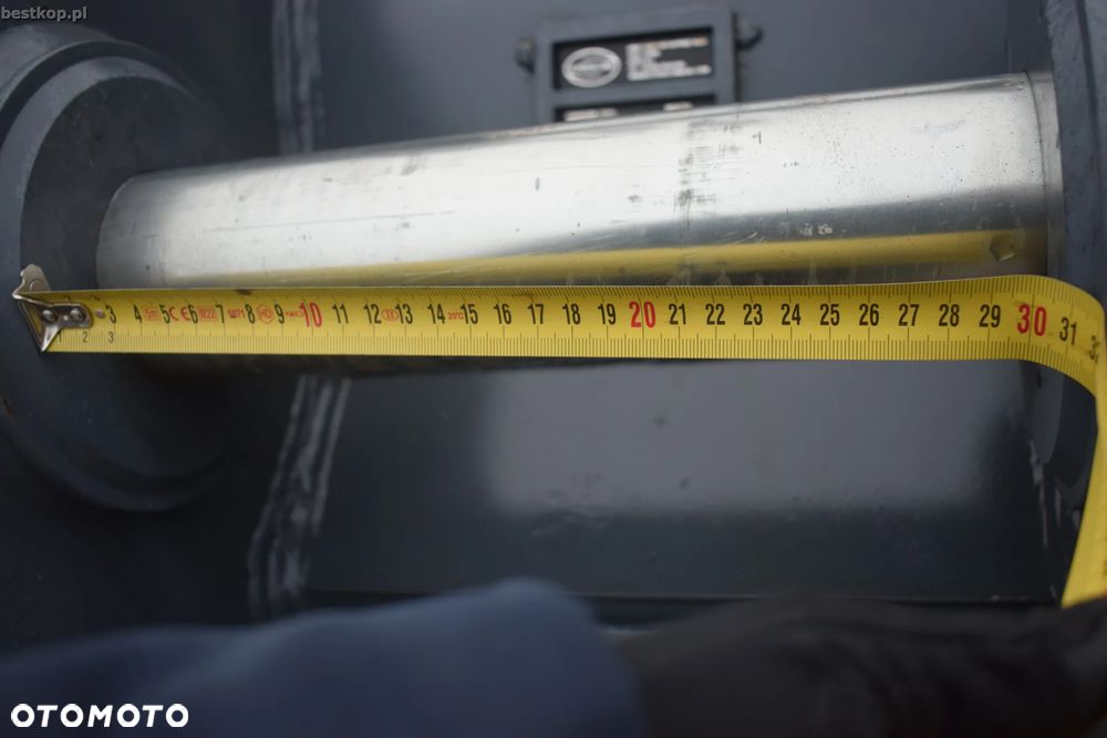 Wąska łyżka kopiąca z zębami 90 cm Strickland złącze typu Miller Ø80 - 15