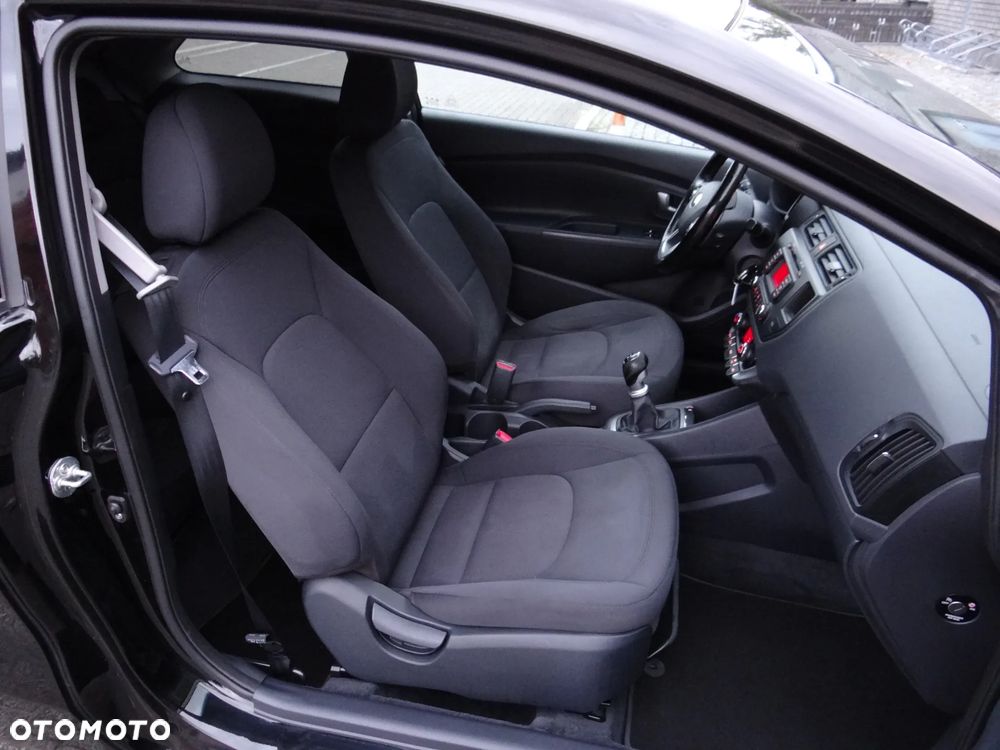 Kia Rio 1.4 Dream Team Edition - 24