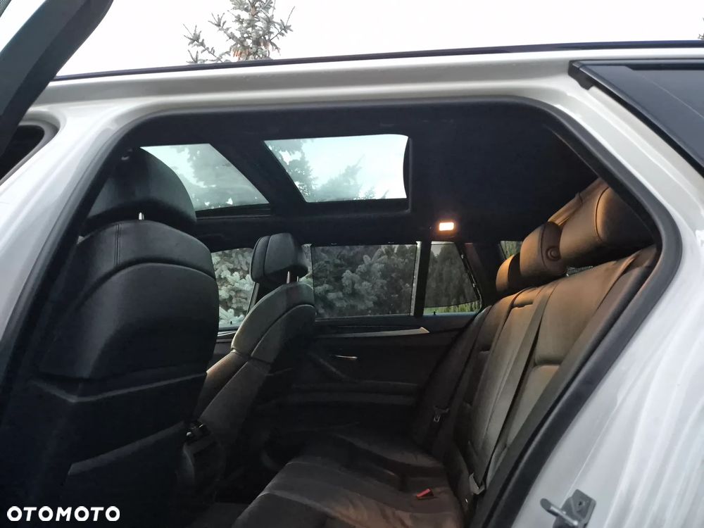 BMW Seria 5 525d xDrive - 26