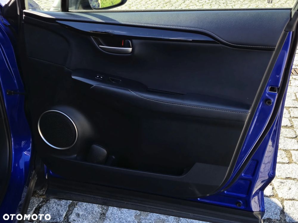 Lexus NX 300h Elite AWD - 30