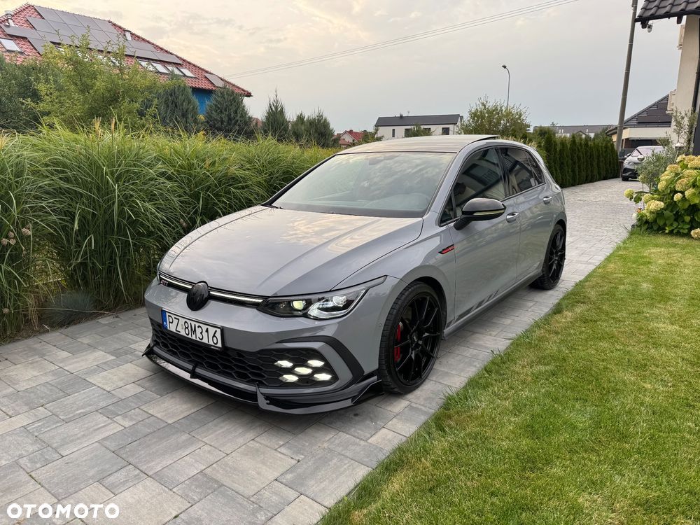 Volkswagen Golf - 1