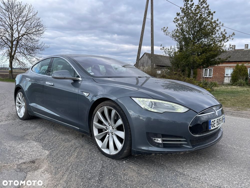 Tesla Model S - 1