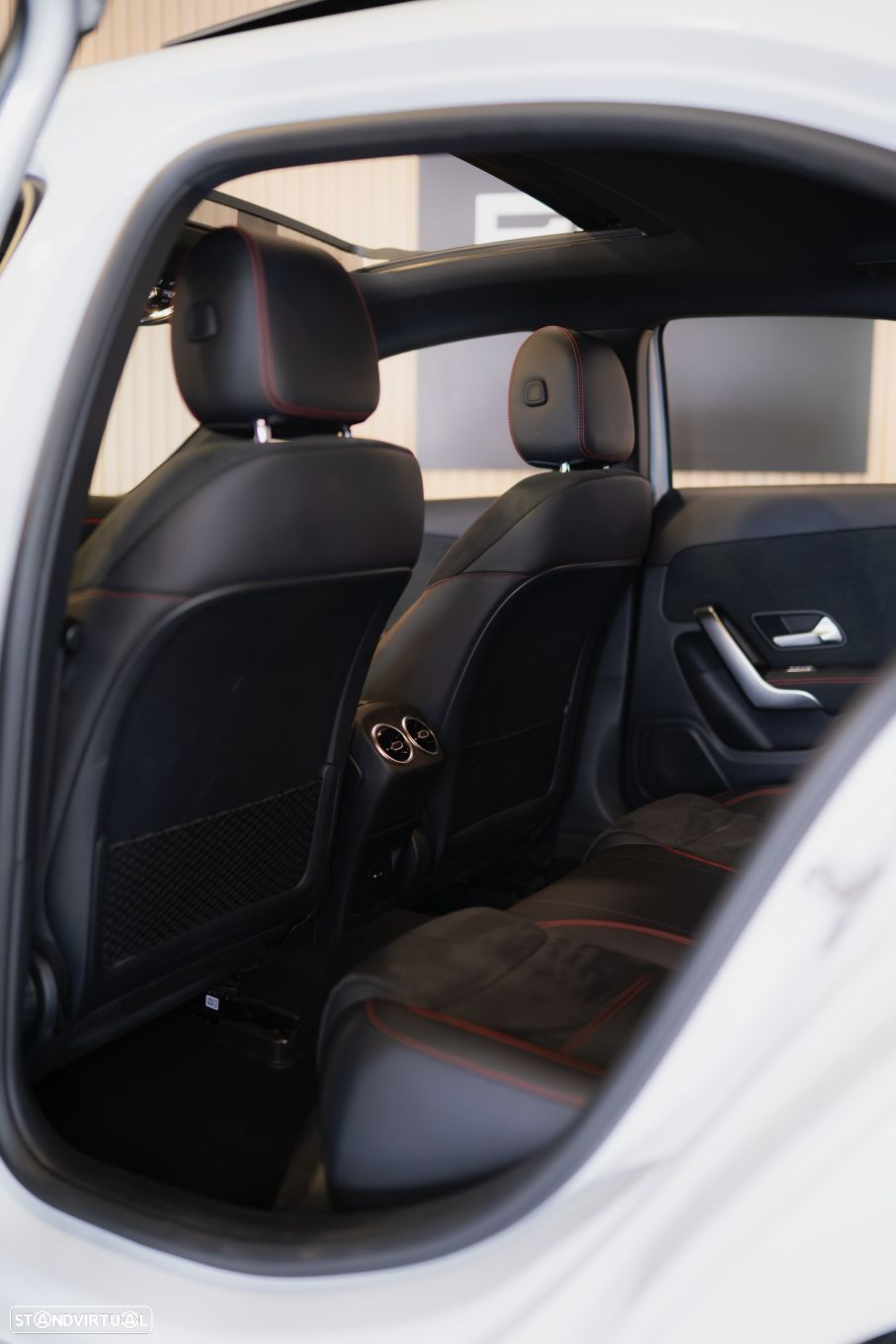 Mercedes-Benz A 250 Limousine e AMG Line - 23