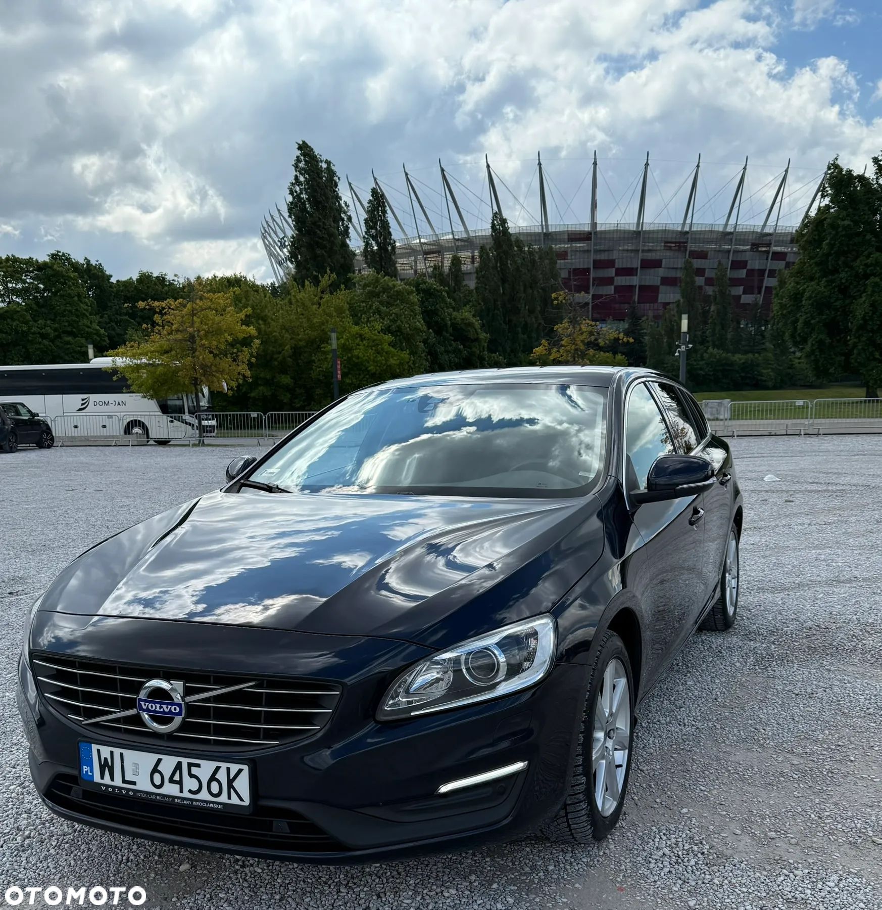 Volvo V60 D4 Drive-E Momentum - 1