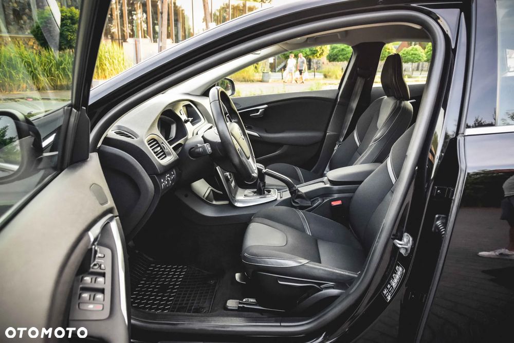 Volvo V40 D2 Momentum - 25