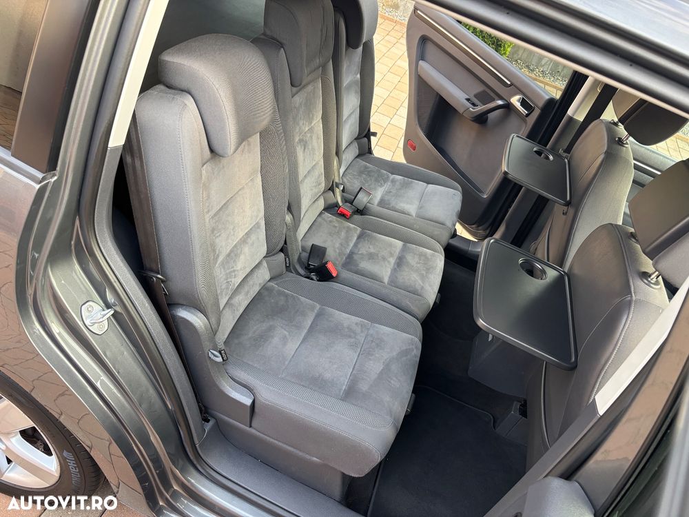 Volkswagen Touran 2.0 TDI DPF DSG Highline - 18
