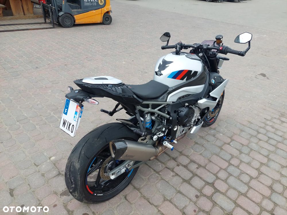BMW S - 6