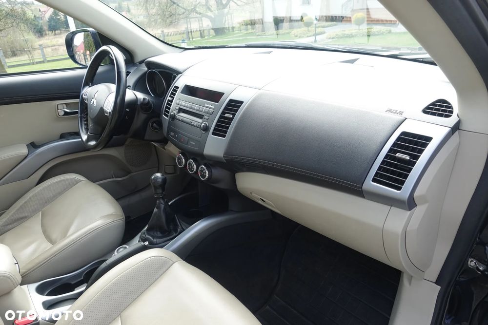 Mitsubishi Outlander 2.0 DID Intense + - 25