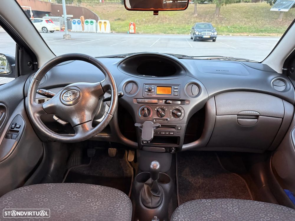 Toyota Yaris 1.0 Sol AC - 8