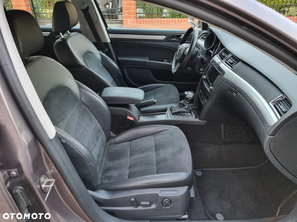 Skoda Superb 2.0 TDI Elegance DSG - 14