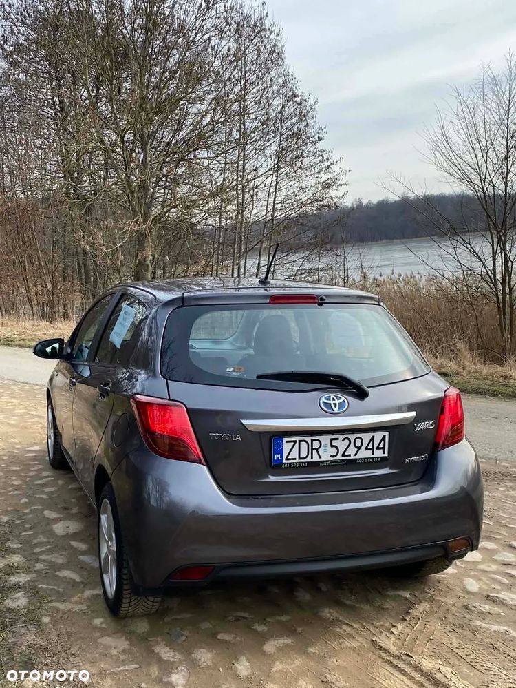 Toyota Yaris Hybrid 100 Life - 3