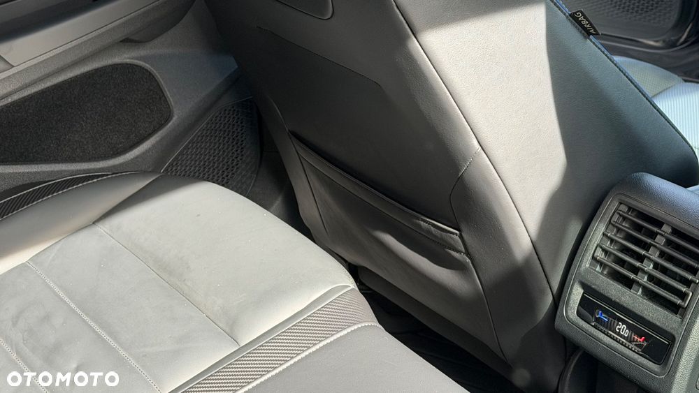 Volkswagen Golf - 28