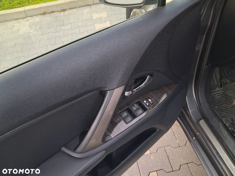 Toyota Avensis 2.0 D-4D Premium - 8