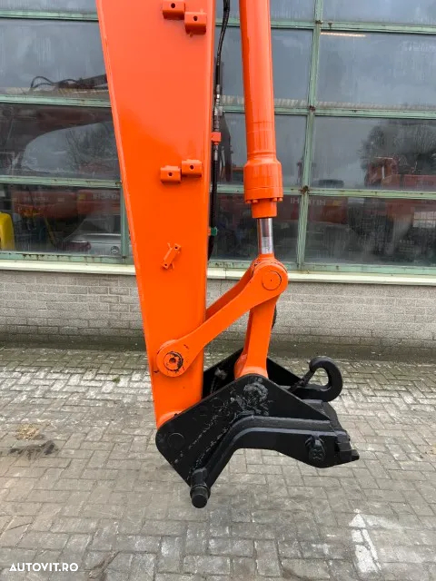 Hitachi ZX130-3 - 17