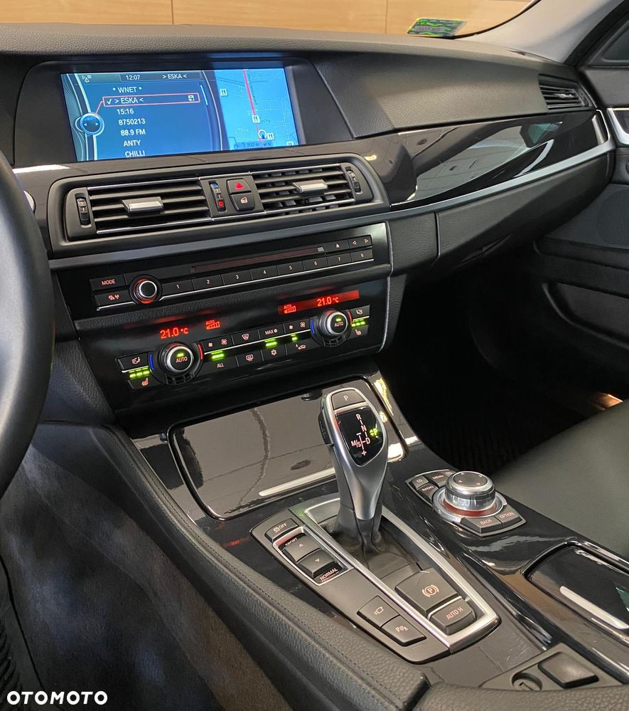 BMW Seria 5 523i Sport-Aut - 13