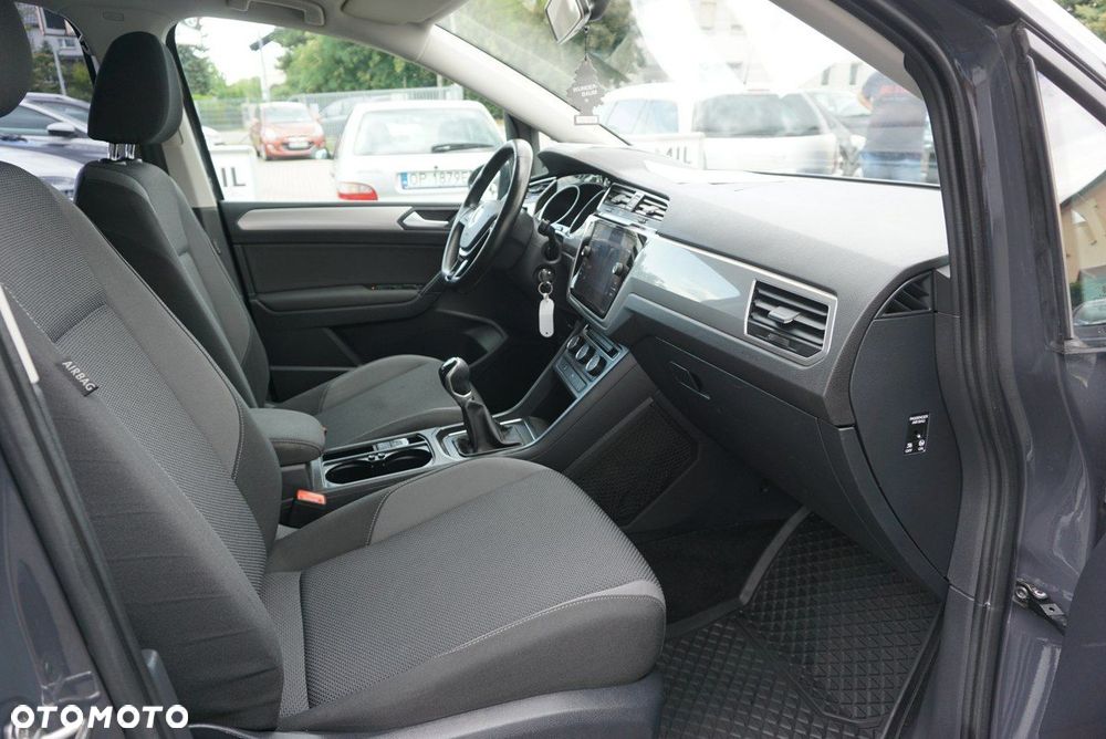 Volkswagen Touran - 20