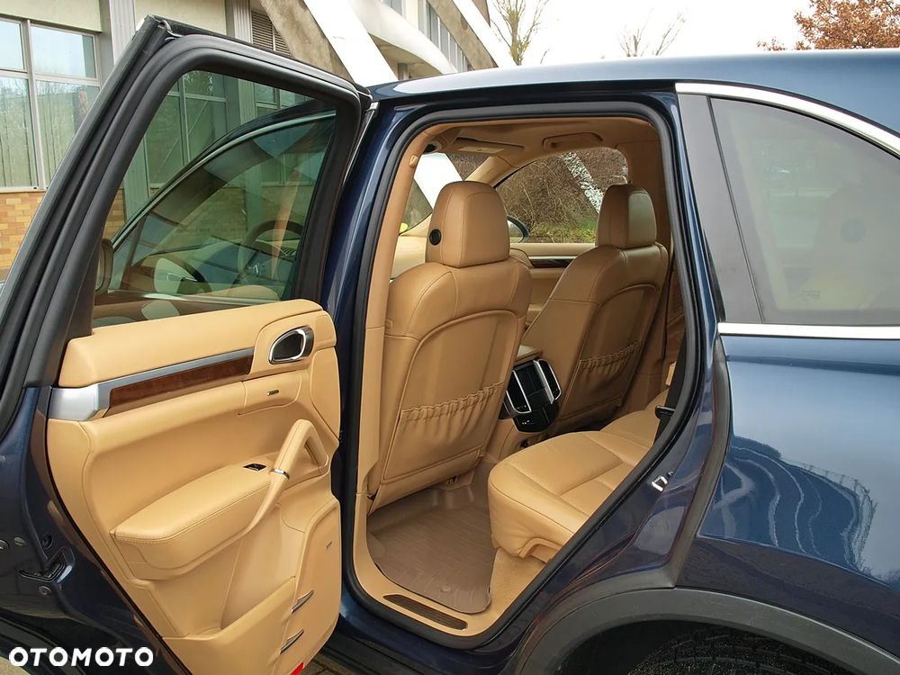Porsche Cayenne - 9