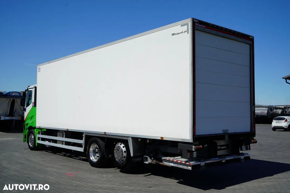 Renault T 430 / 6x2 / REFRIGERAT -9 M / UNITATE CARRIER SUPRA 1250 / platformă elevatoare / oblon rulant / punte de ridicare / direcție - 4
