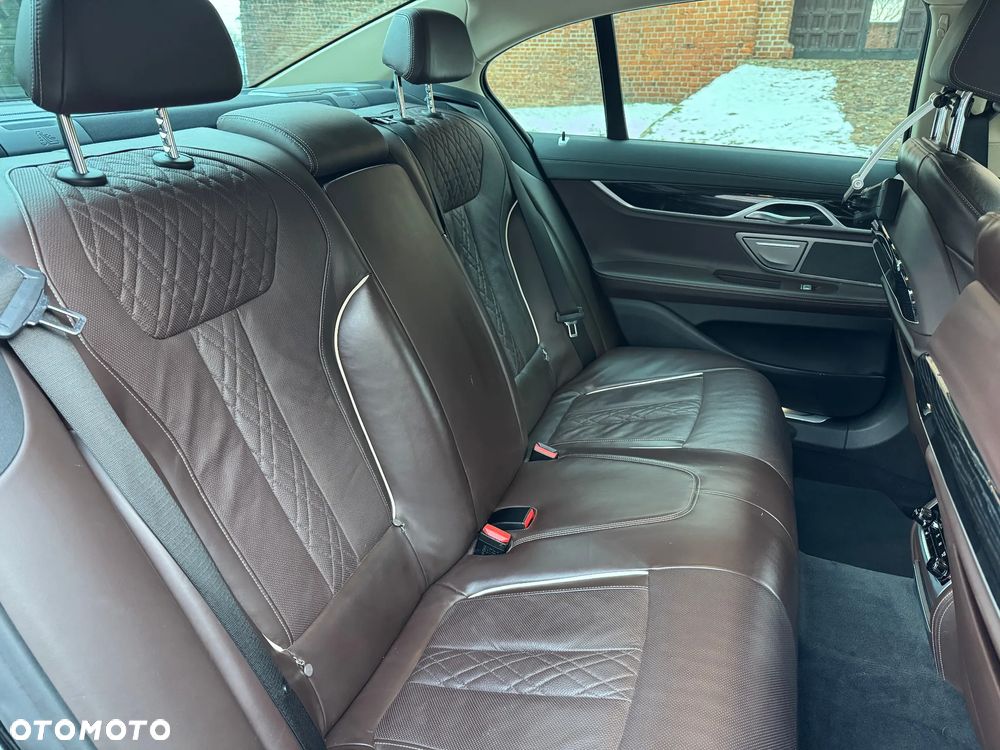 BMW Seria 7 740d xDrive - 25