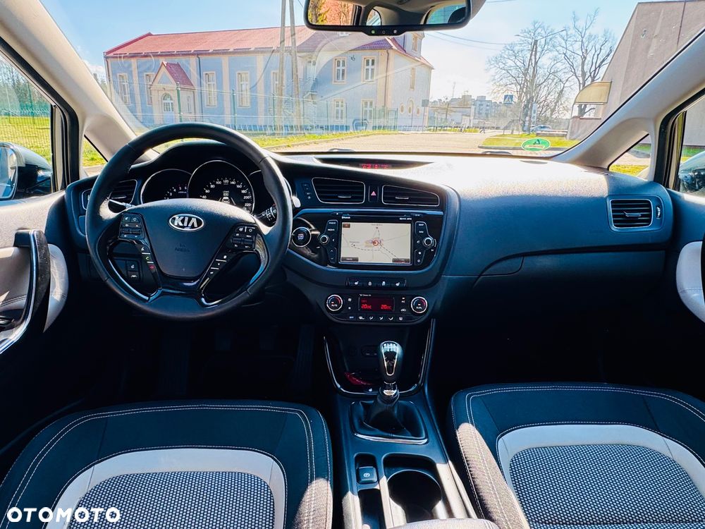 Kia Ceed 1.6 CRDi 128 ISG Platinum Edition - 11