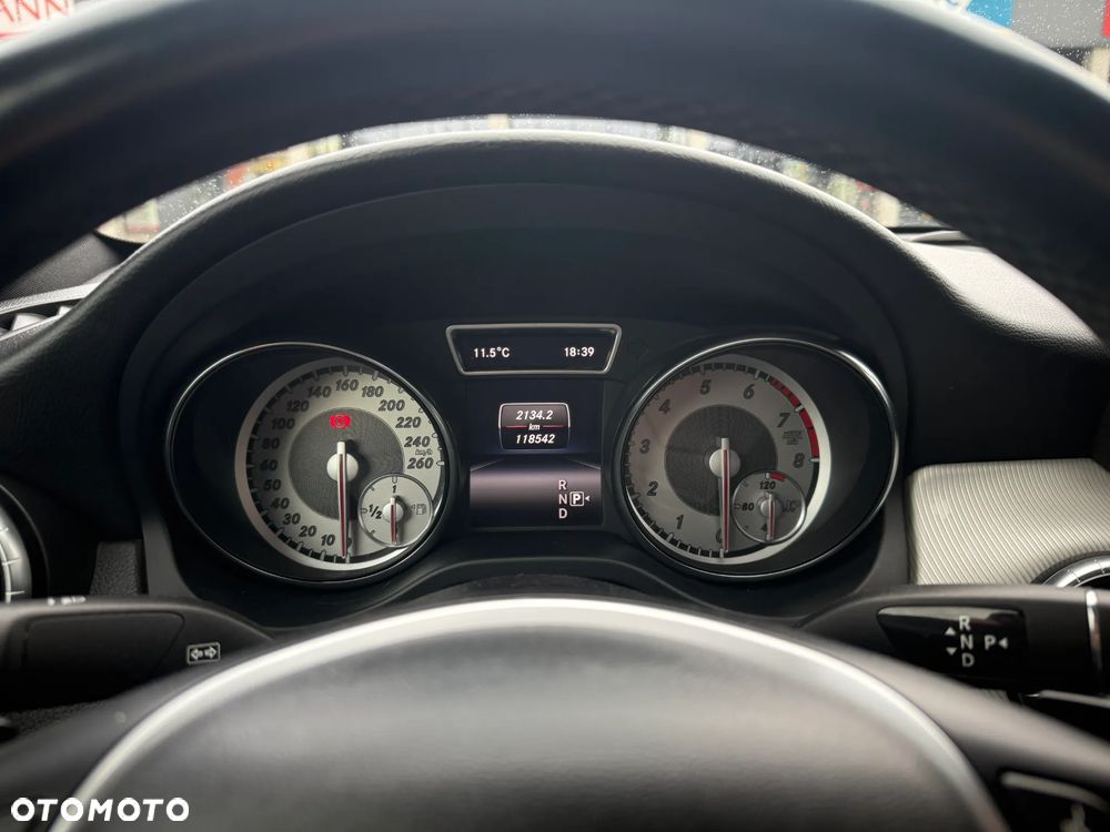 Mercedes-Benz CLA - 12