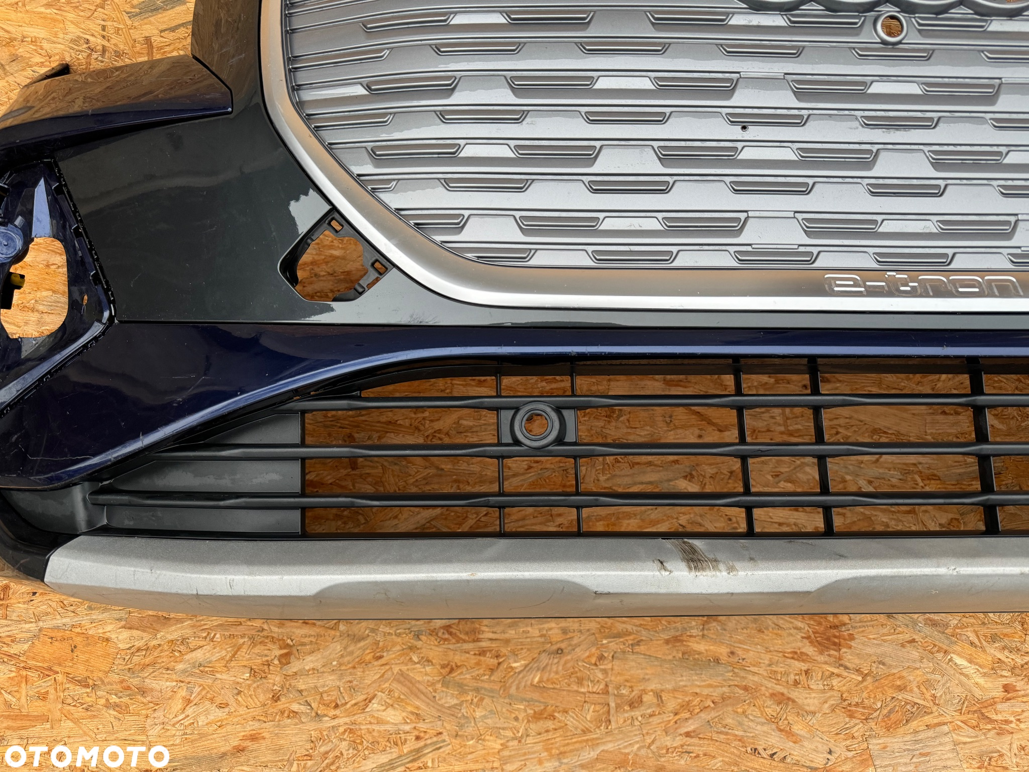 ZDERZAK PRZÓD PRZEDNI AUDI Q4 E-TRON GRILL RAMKA LISTWA NAROŻNIK PRAWY LEWY SPOILER DÓŁ KRATKA  89A807725A 89A807438 89A807437 89A807061A 89A807683 89A807733 89A853653A ORYGINAŁ - 9