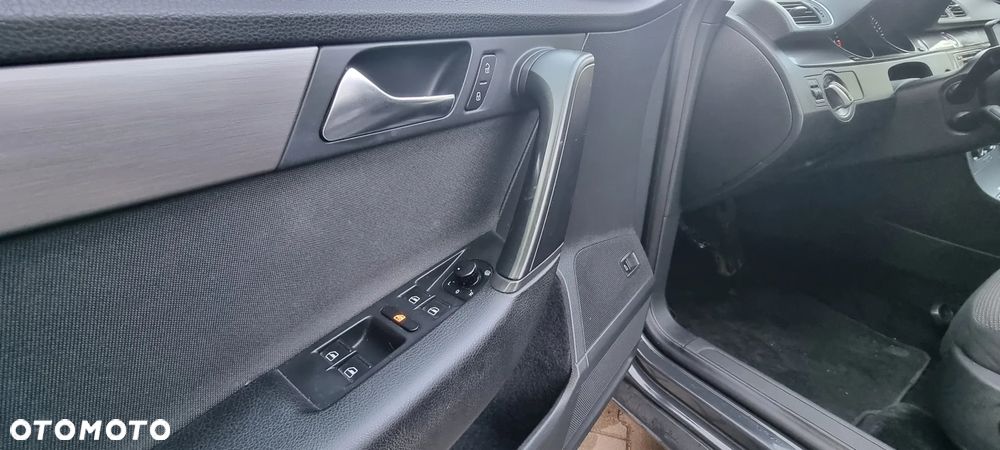 Volkswagen Passat 1.6 TDI Comfortline - 12