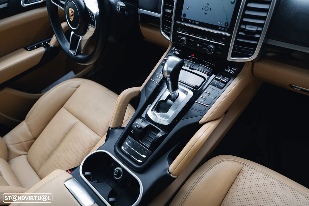 Porsche Cayenne - 24