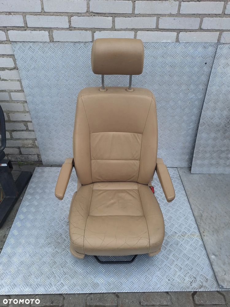FOTEL LEWY PRAWY PRZÓD KIEROWCY SKÓRA SKÓRZANY PODŁOKIETNIKI VW TRANSPORTER T5 MULTIVAN CARAVELLE - 1