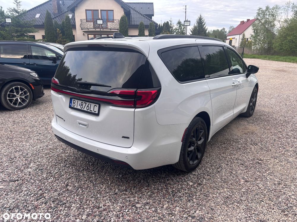 Chrysler Pacifica - 4