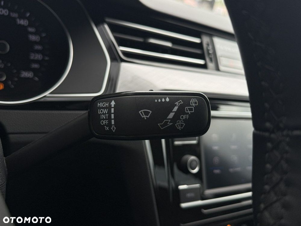 Volkswagen Passat - 20